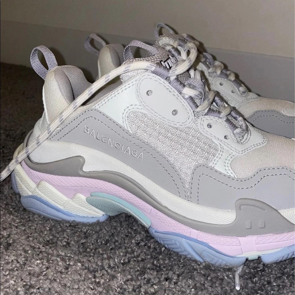 Beautiful Triple S low top Balenciaga sneakers!